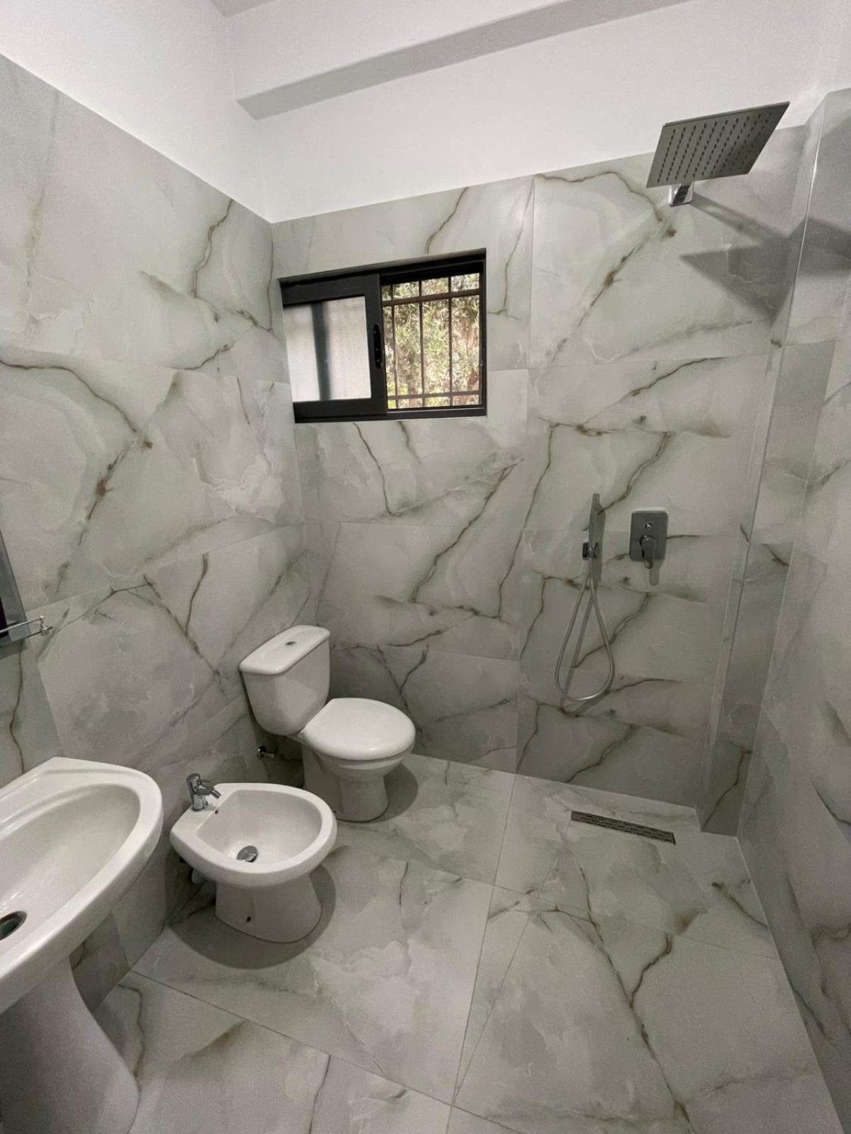 Vila Briart Apartment ดูร์เรส ภายนอก รูปภาพ