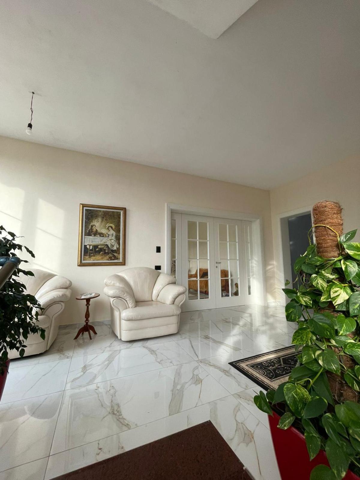 Vila Briart Apartment ดูร์เรส ภายนอก รูปภาพ